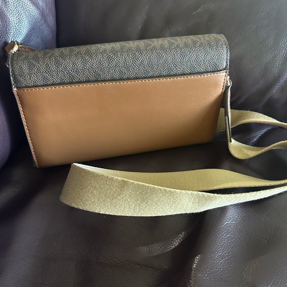 Michael Kors cross body/wallet brown and dark brown color - Picture 4 of 5